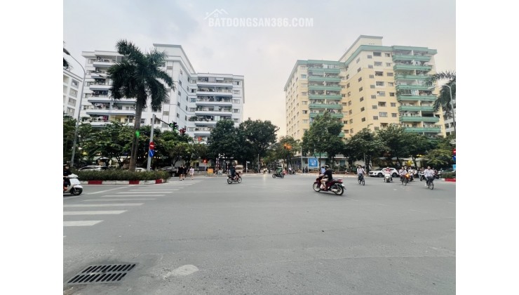 Bán nhà đất gần Huy Du, lô góc, ô tô đỗ cửa, sát Metro, tiềm năng xây mới